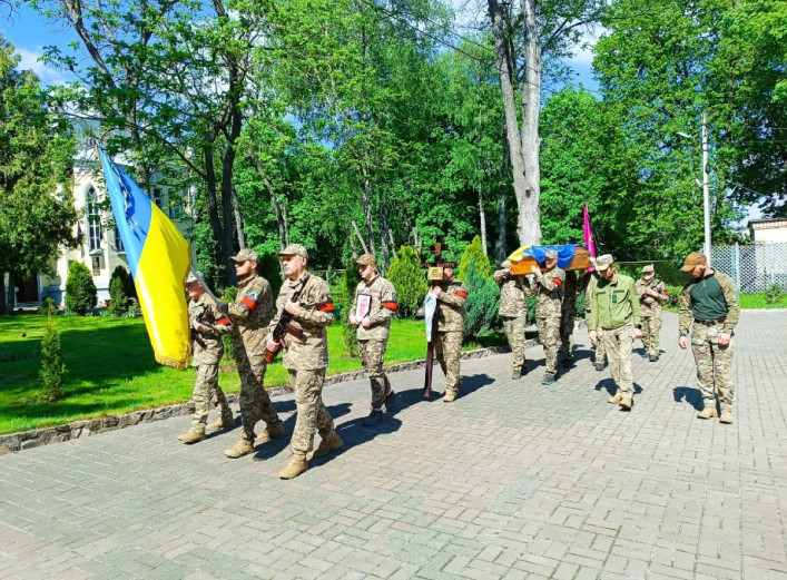 Сум’яни попрощалися із 37-річним солдатом Василем Зарком