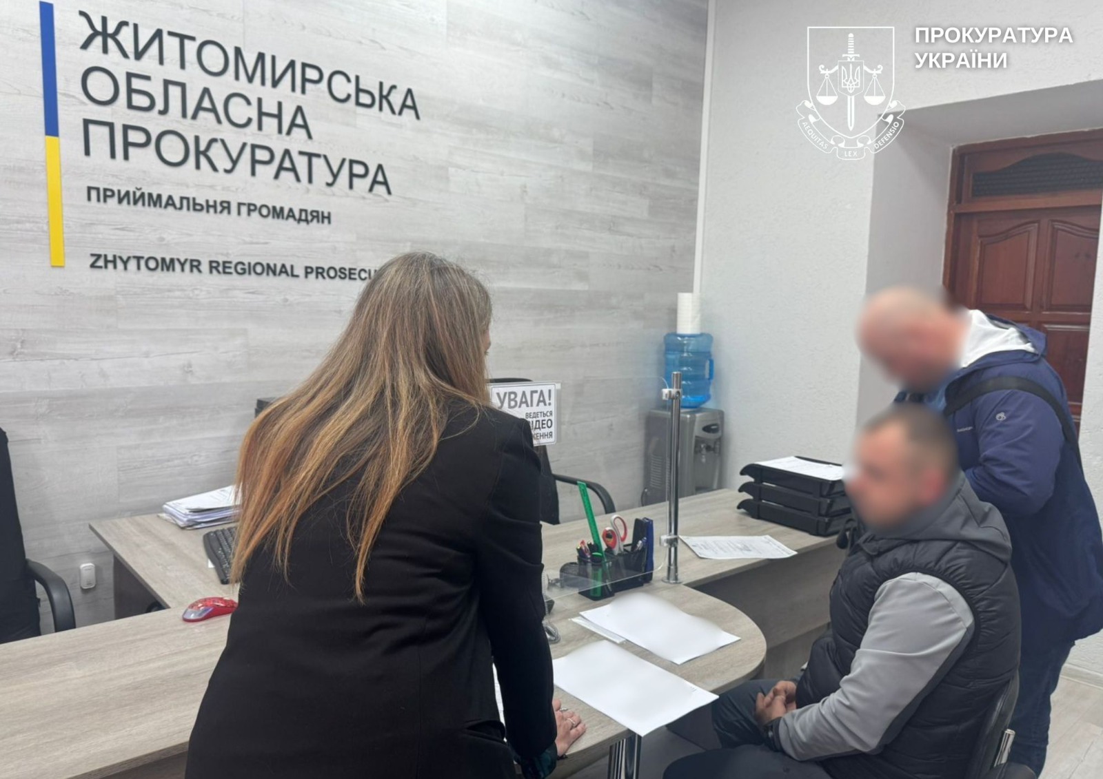 Схема на лікарняних: у Житомирі кардіолога підозрюють у систематичному продажі …