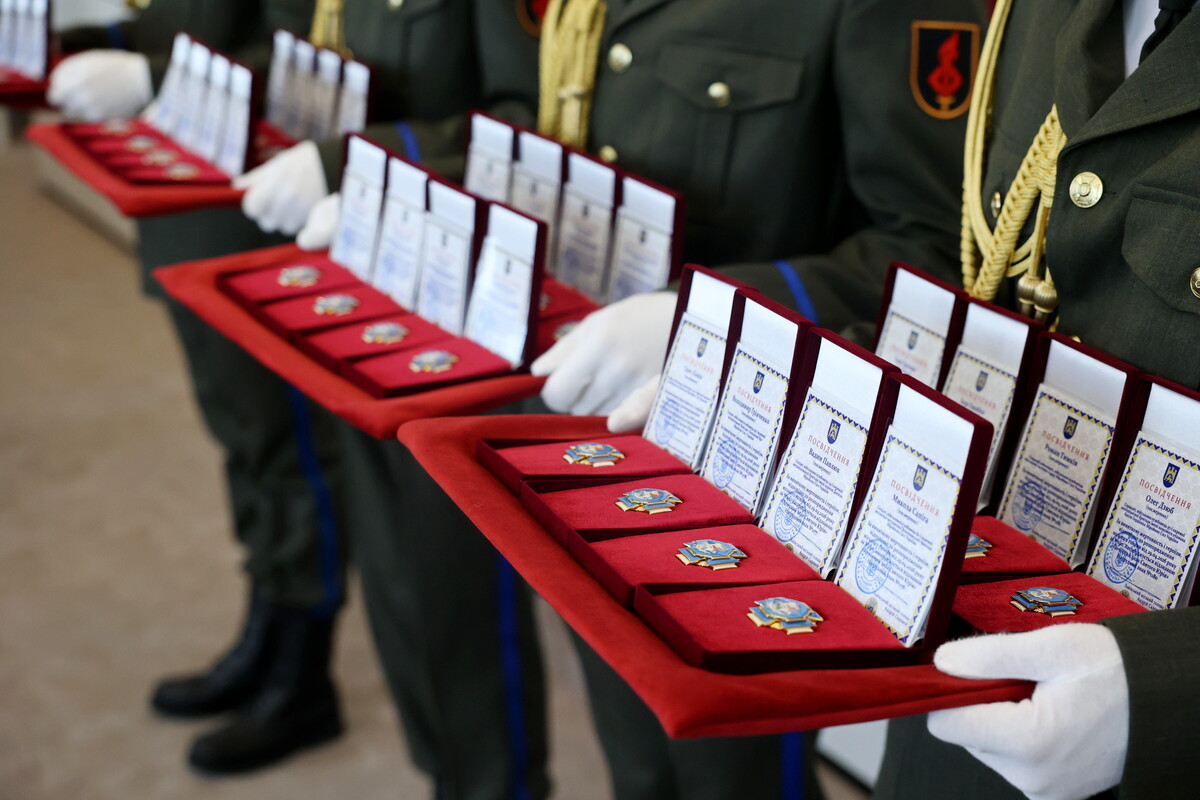 Сьогодні у Львові 35 Захисників посмертно нагородили "Почесним знаком святого …