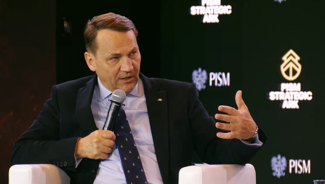 Сікорський вважає, що Путін вже замислюється, скільки ще зможе вести …