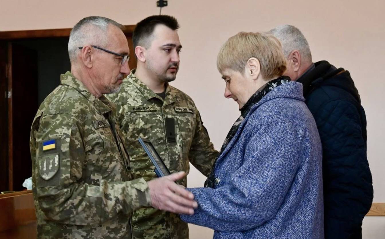 Сім’ї загиблого черкащанина, який штурмував Авдіївку, вручили посмертну нагороду