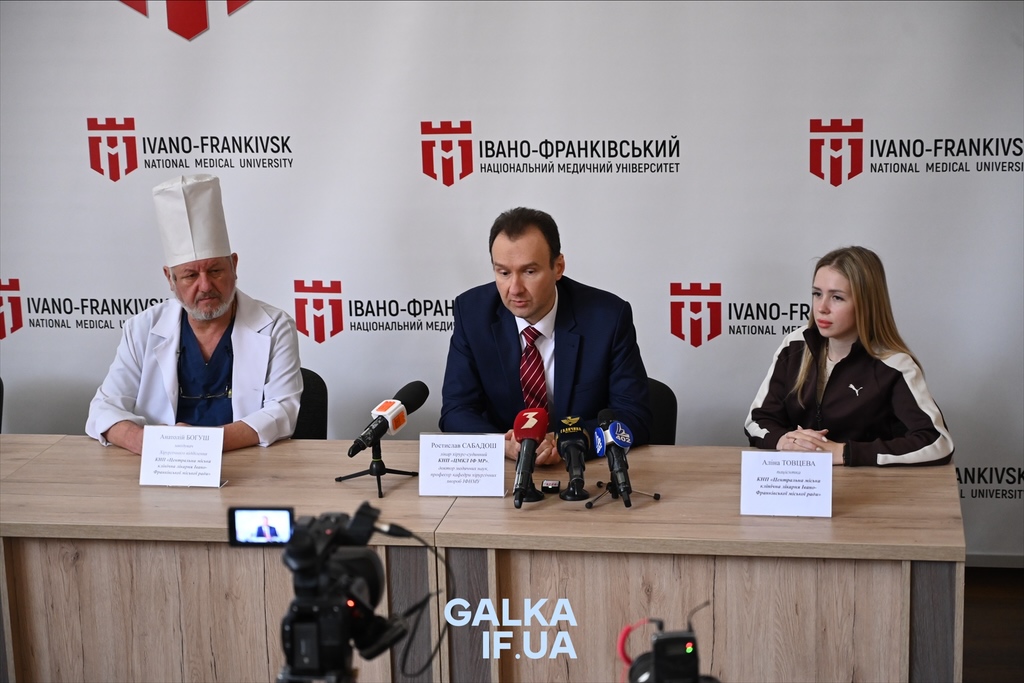 Такої операції у світовій практиці ще не проводили: франківські хірурги …