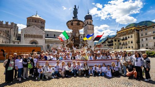 Тернополяни в Італії одягнули вишиванки 21 травня (фото)