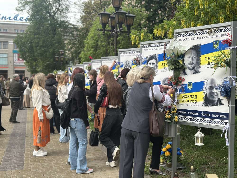 Тернопіль долучився до акції "Вишита стрічка пам’яті"