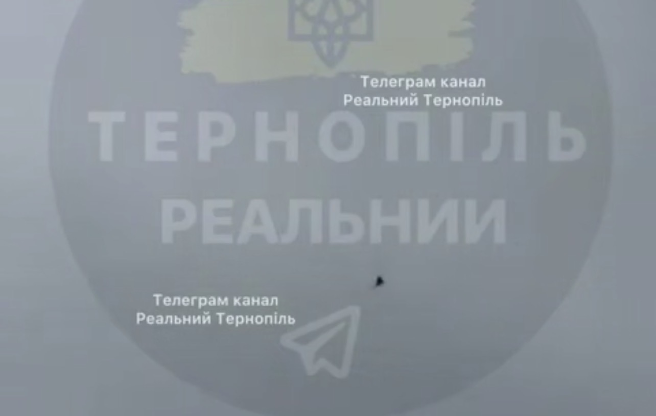 Тернопіль під масованою атакою дронів: у місті пролунали вибухи, є …