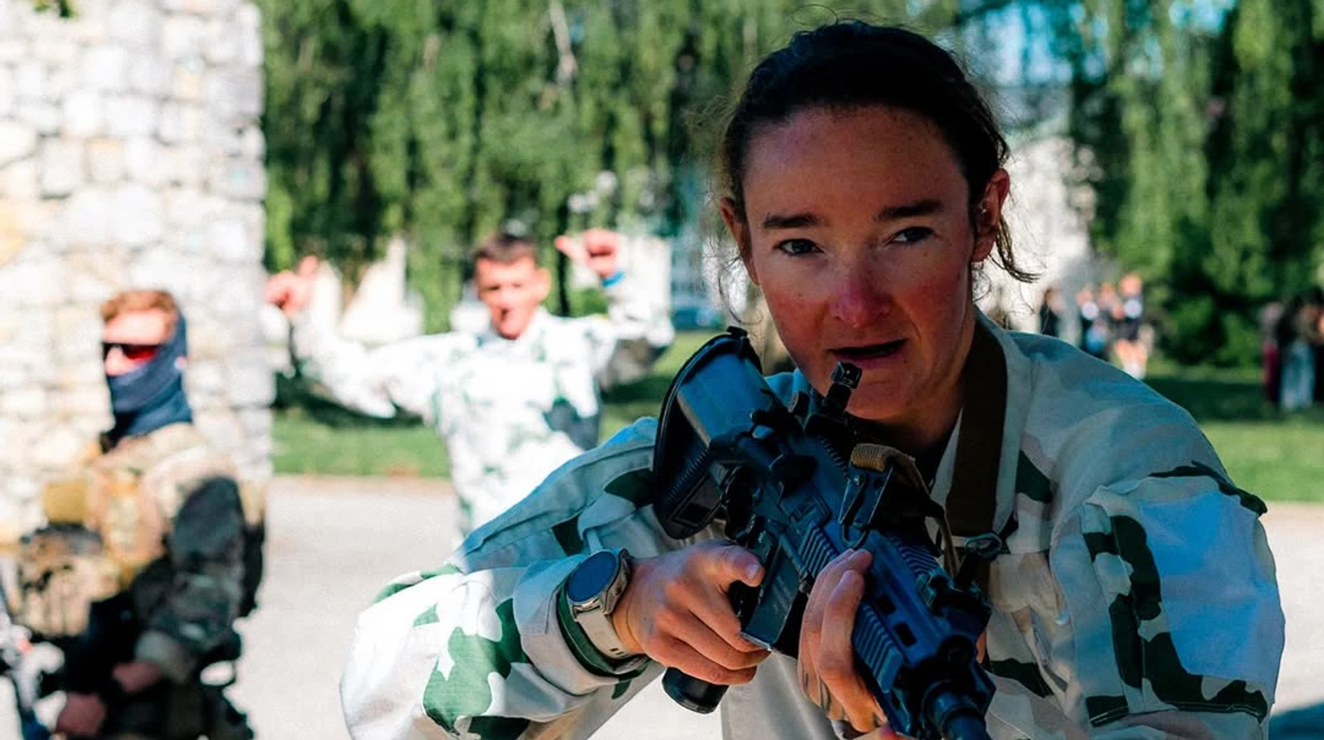 Титулована біатлоністка отримала нагороду від французької армії