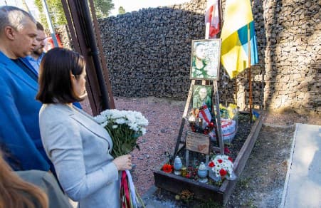 Тихановська у Києві вшанувала загиблу білоруську доброволицю та відвідала Лук’янівку