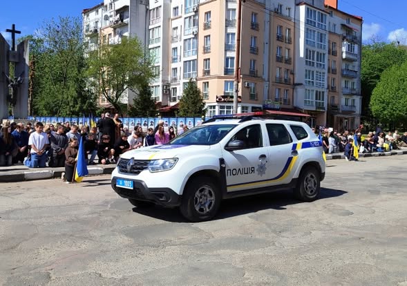 Тлумацька громада попрощалася із загиблими захисниками Василем Крупою та Миколою …