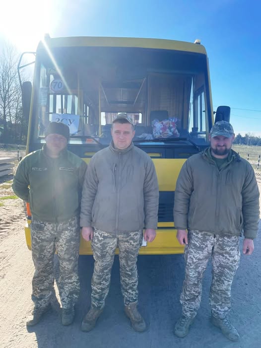 Тлумацька громада та Івано-Франківська районна адміністрація передали машину для Збройних …