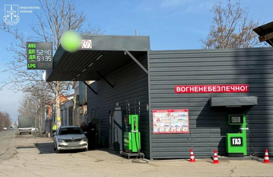 Тонни пального і підпільні заправки: на Одещині викрили схему