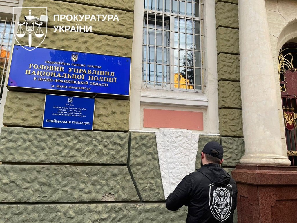 Топпосадовців франківської поліції відсторонили від служби через підозру в кришуванні …