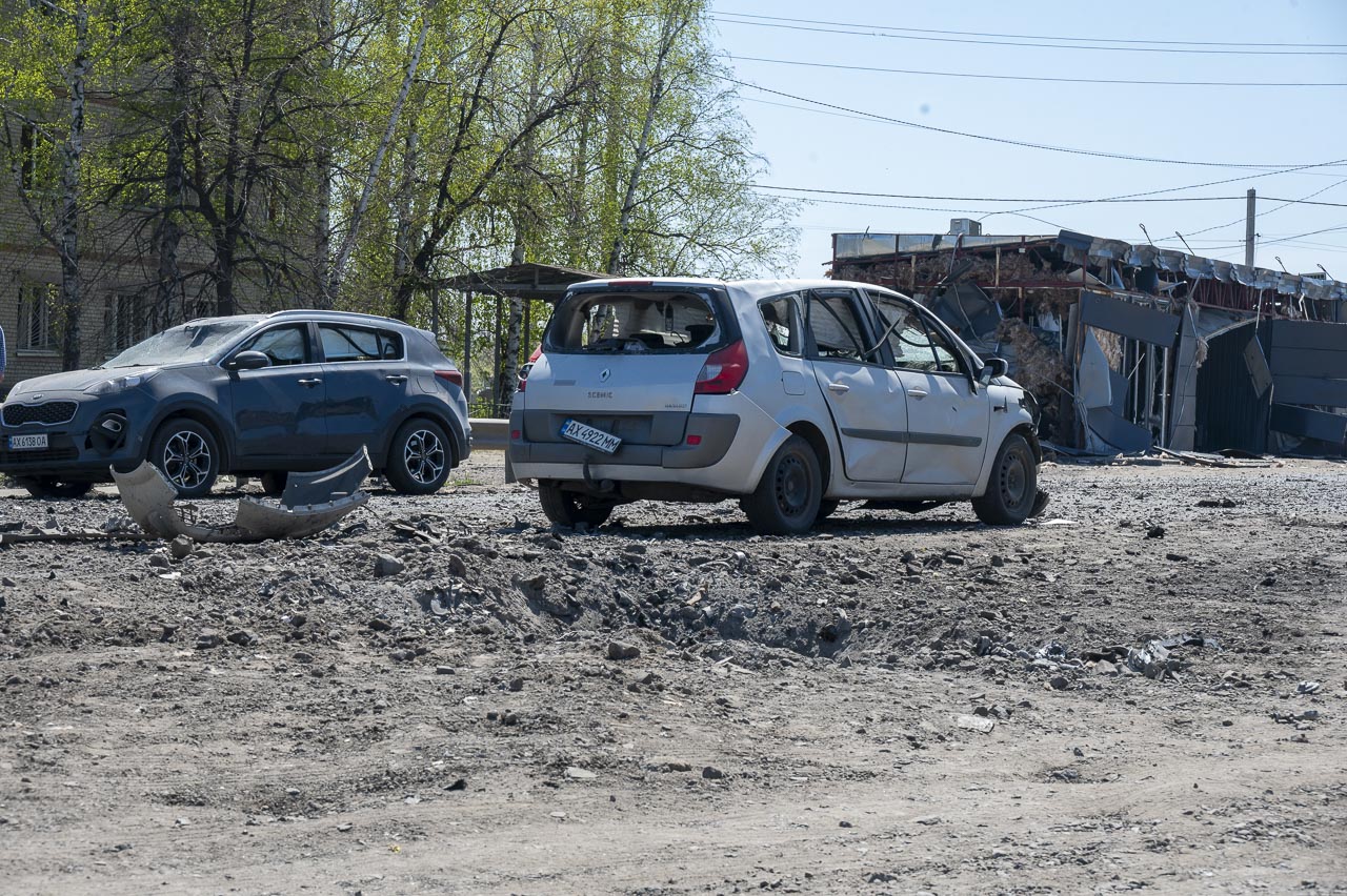 Трагедія в Мерефі: російська ракета забрала життя сімох містян (фото)