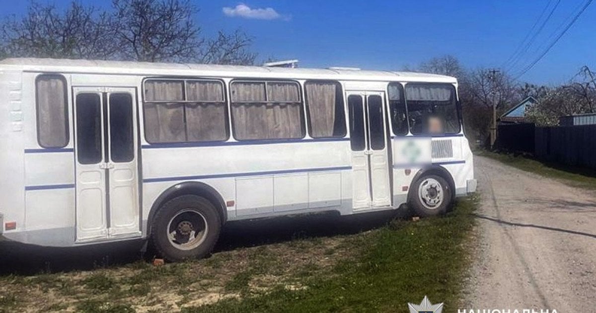 Трагедія на Полтавщині: автобус розчавив власного водія