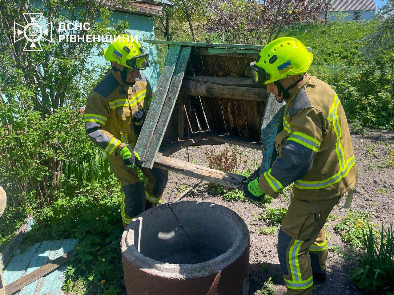Трагедія у Шпанові: рятувальники дістали з колодязя тіло чоловіка