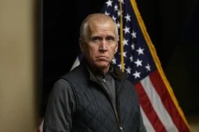 Трампівський Пентагон затягує допомогу: сенатори США вимагають негайно розблокувати сотні …