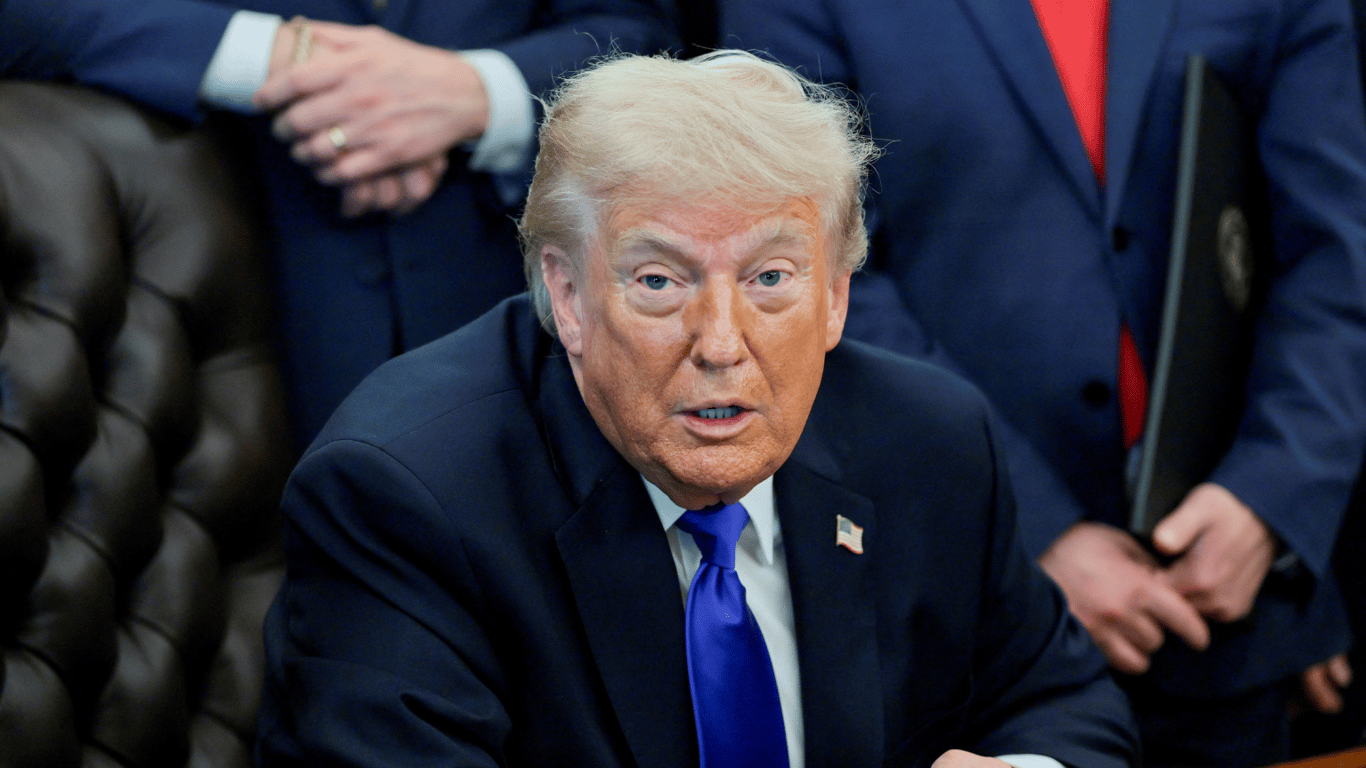 Трамп анонсував виведення кораблів, які застрягли в Ормузькій протоці