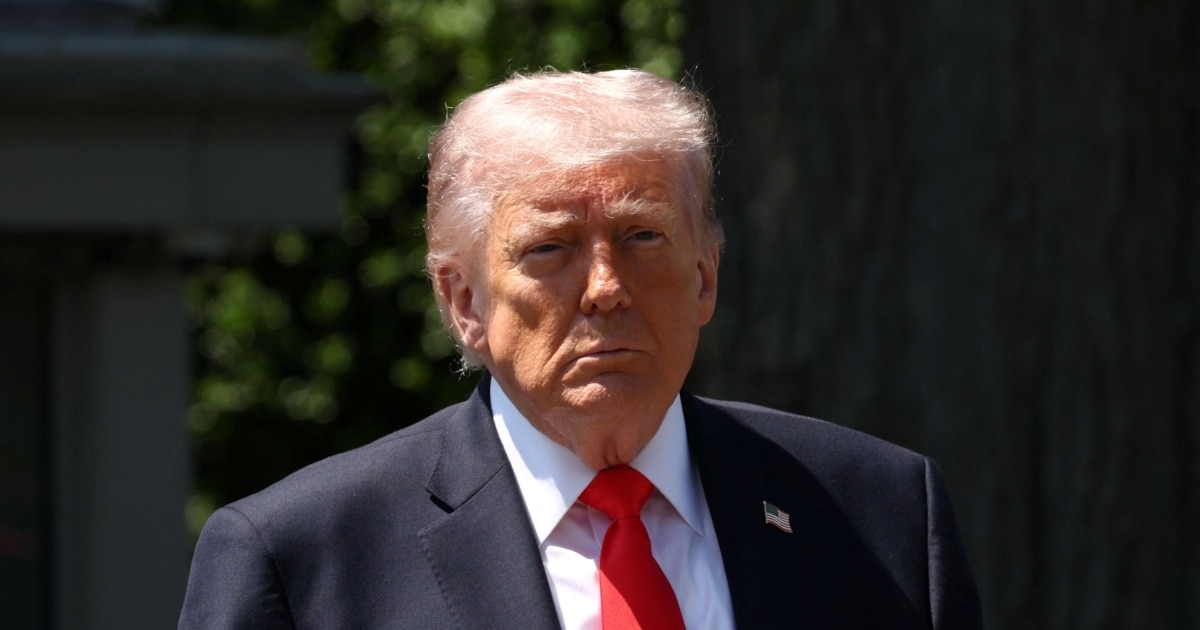 Трамп заявив, що підвищить мита на автомобілі з Євросоюзу до …