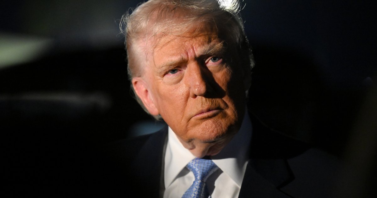 Трамп "з радістю" оголосив 25-відсоткові тарифи на авто з ЄС