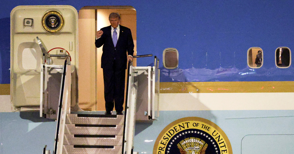 Трамп прибув до Китаю вперше за девʼять років. Разом з …
