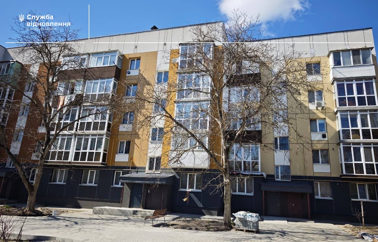 Тривають роботи з відновлення будинку у Бородянці