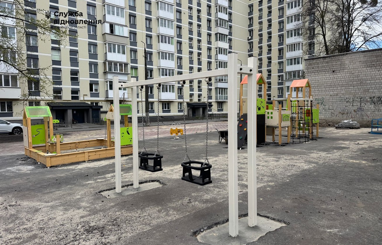 Триває відновлення дев'ятиповерхівки на Яблонській у Бучі