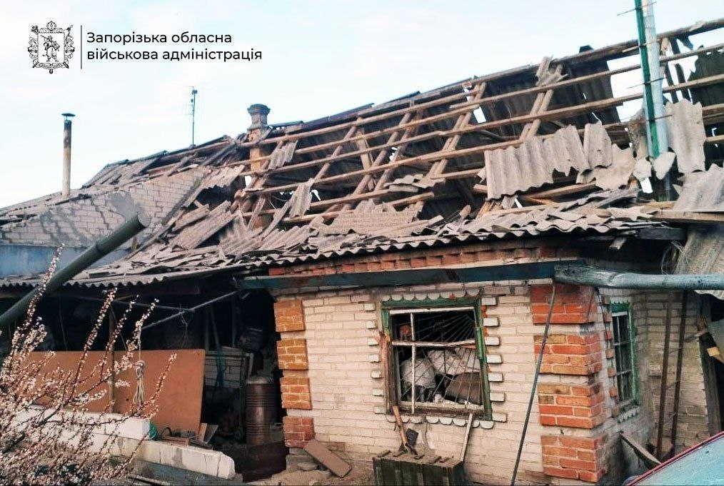 Три людини отримали поранення внаслідок ворожих атак по Запорізькому району
