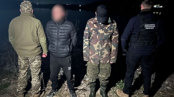 Трьох буковинців затримали за переправку військовозобов'язаного до Молдови