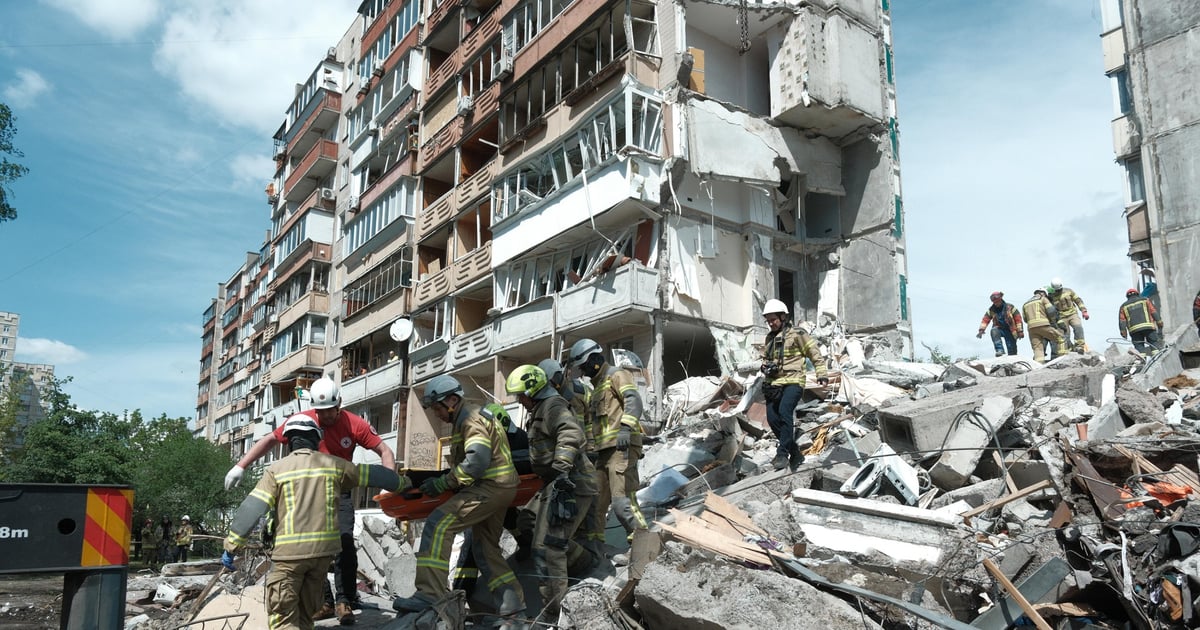 Тіло ще одного загиблого деблокували рятувальники у Києві. Кількість жертв …