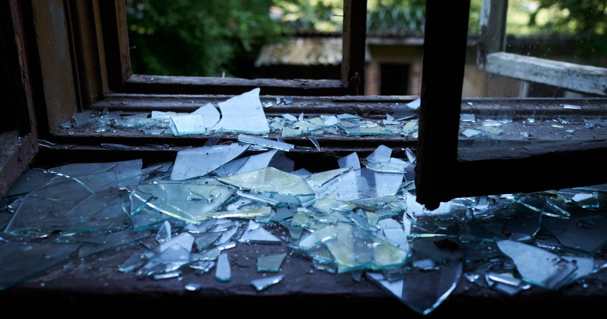 У ВНУ після обстрілу тимчасово закрили пошкоджені вікна