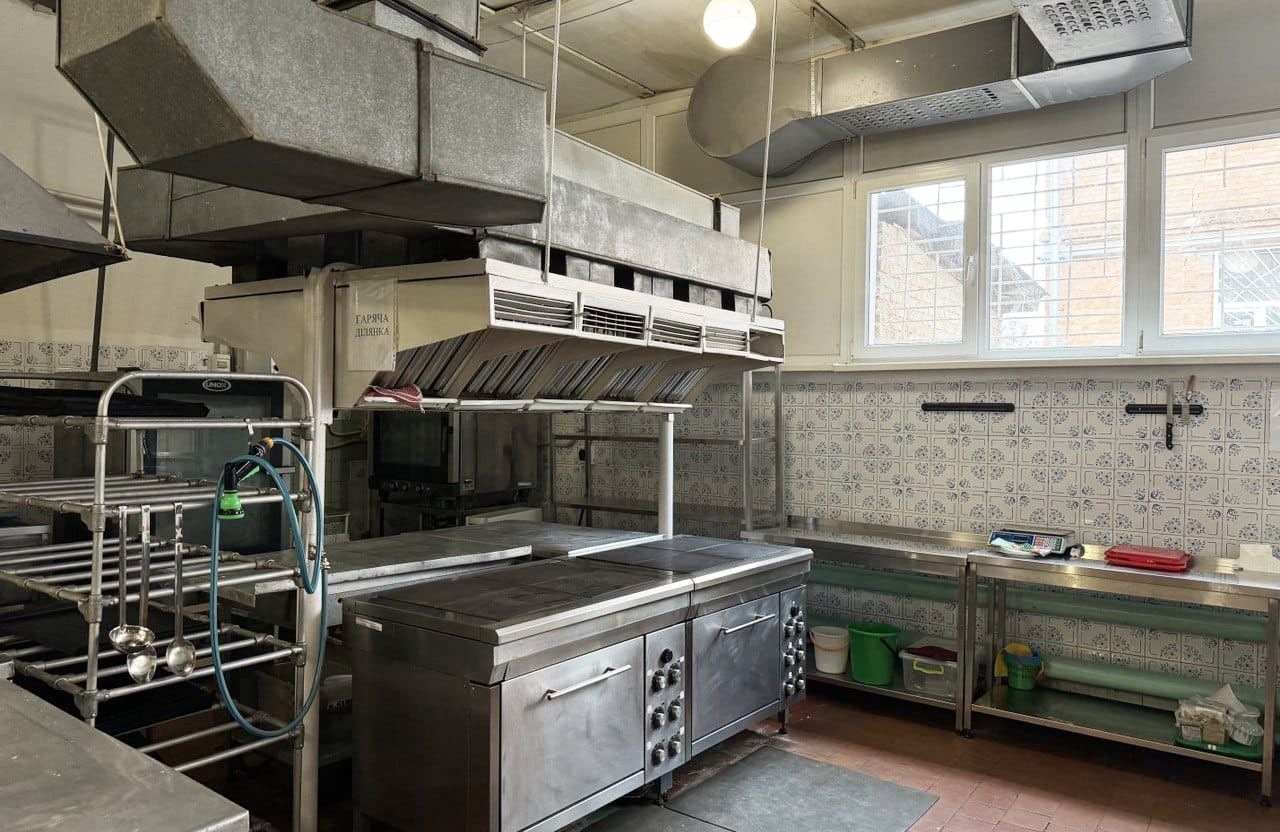 УКБ Полтави оголосило тендер на реконструкцію їдальні в школі №11 …