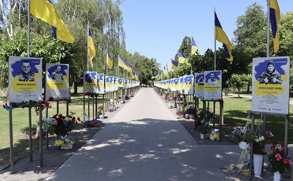 У Решетилівці триває зведення частини Алеї Героїв