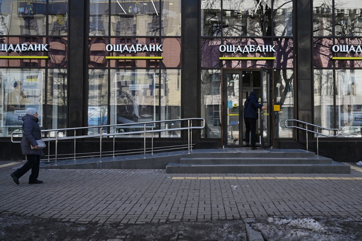 Угорщина повернула кошти та цінності Ощадбанку – Зеленський
