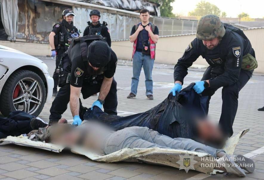Удари по Запоріжжю: правоохоронці ідентифікували чотирьох загиблих людей, особи ще …
