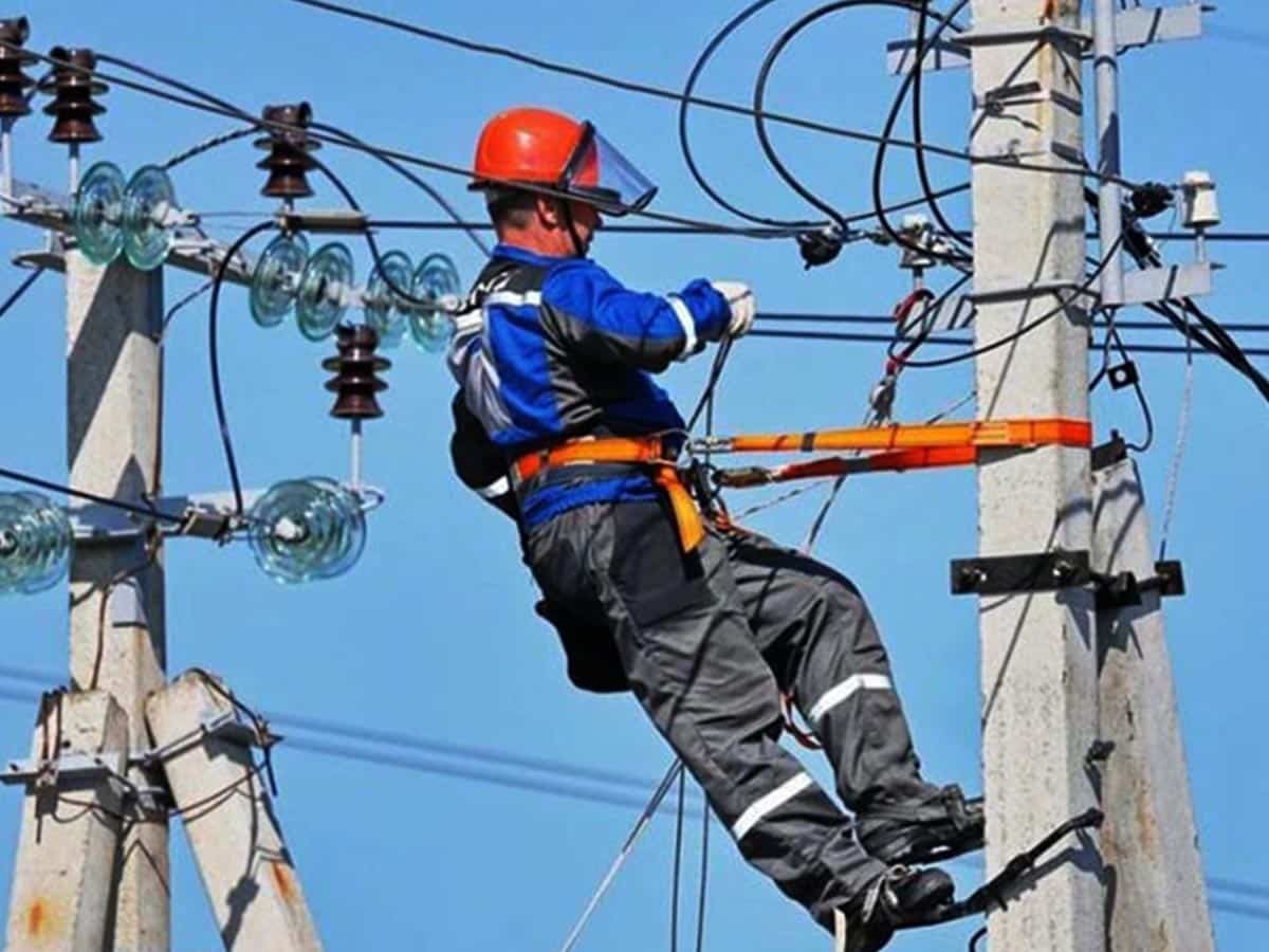 Удари по енергетиці: наслідки нових атак рф та негоди