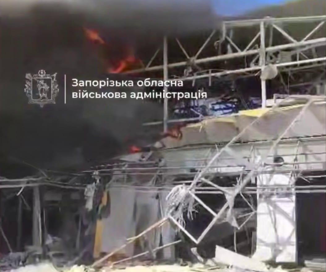 Росія завдала удару КАБами по Запоріжжю: масштабні пожежі