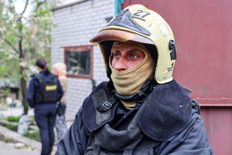 Російський дрон влучив у дах будинку в Харкові