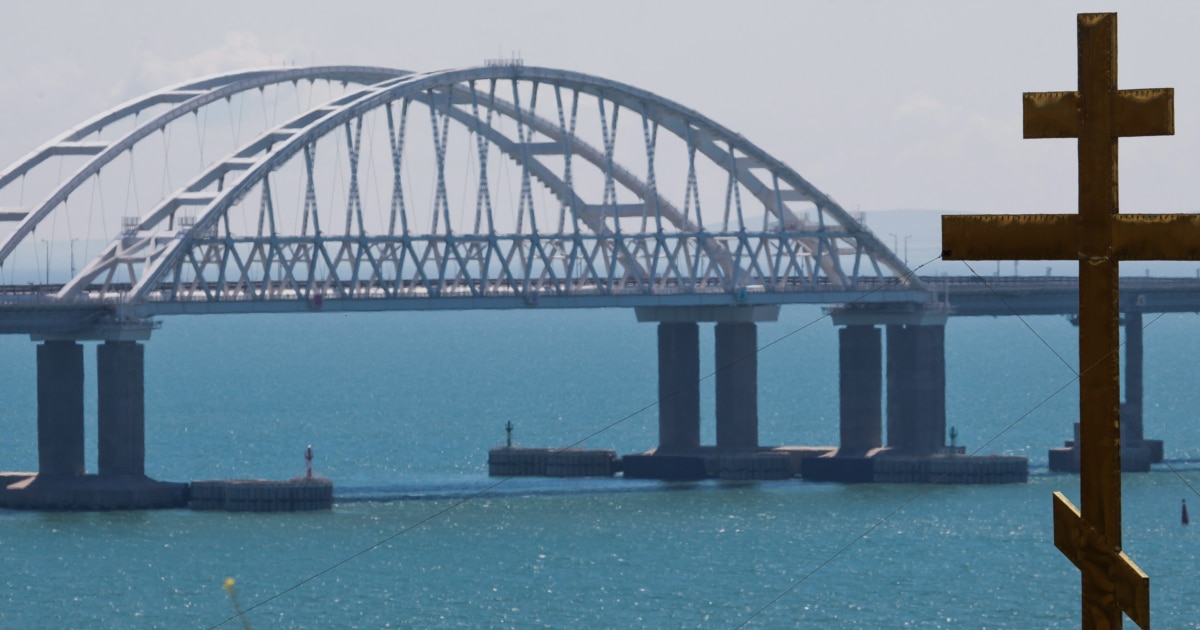 Украина заявила о поражении двух катеров, охранявших Керченский мост