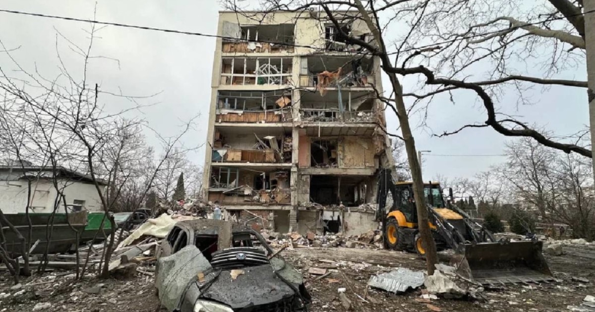 Украинская атака или бытовая причина? Почему взорвался жилой дом в Севастополе