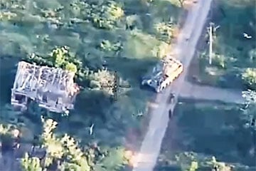 Украинские десантники уничтожили FPV-дронами российскую САУ «Акация»