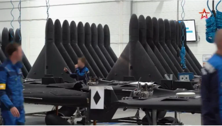 Україна вимагає від YouTube видалити рекламу російської “Алабуги”, де підлітки …