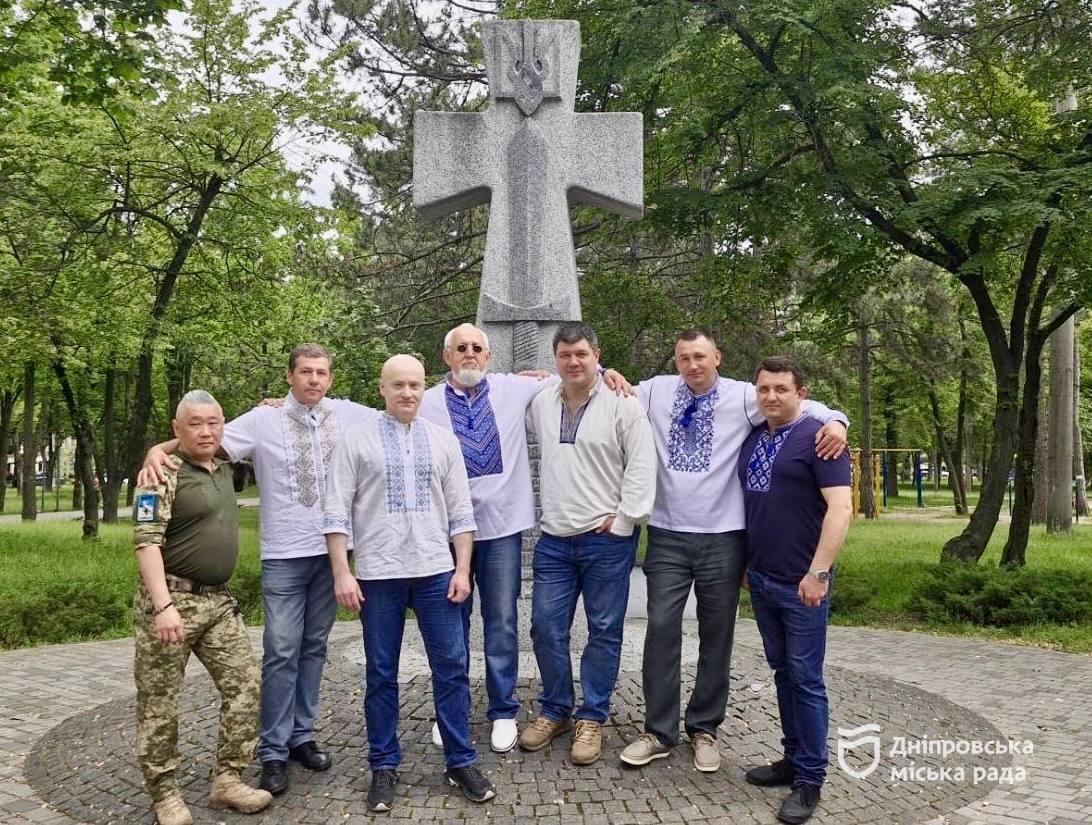 «Україна сильна, поки ми єдині»: у Дніпрі відзначили День вишиванки