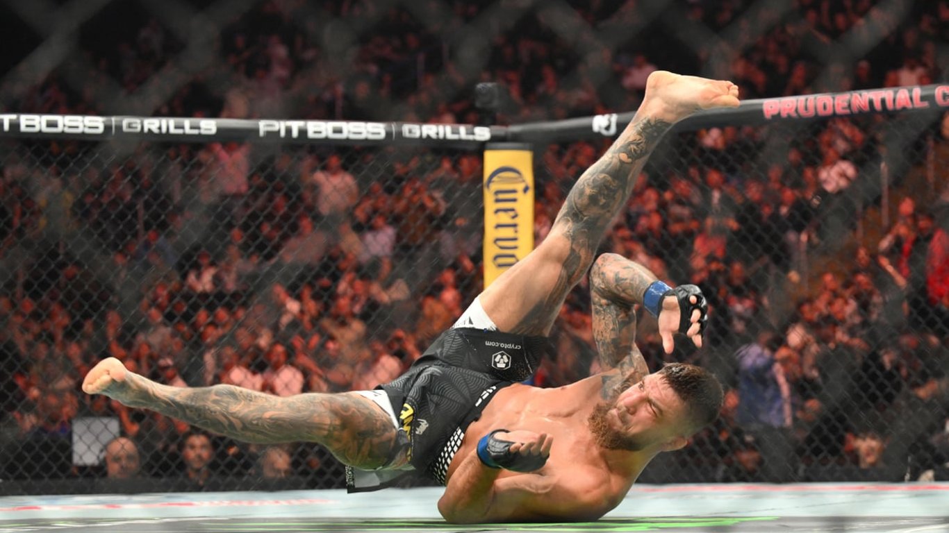 Амосов увірвався в топ-10 рейтингу UFC після перемоги в США