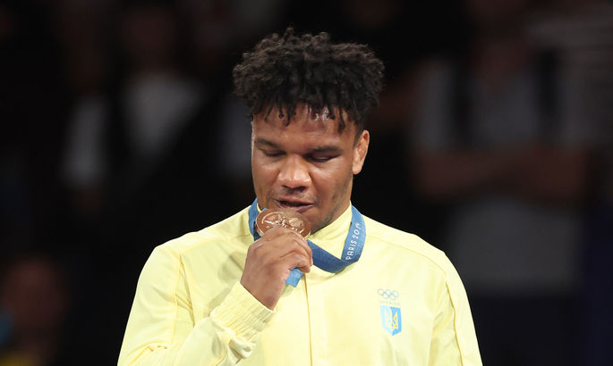 Український депутат та олімпійський чемпіон дебютує у ММА
