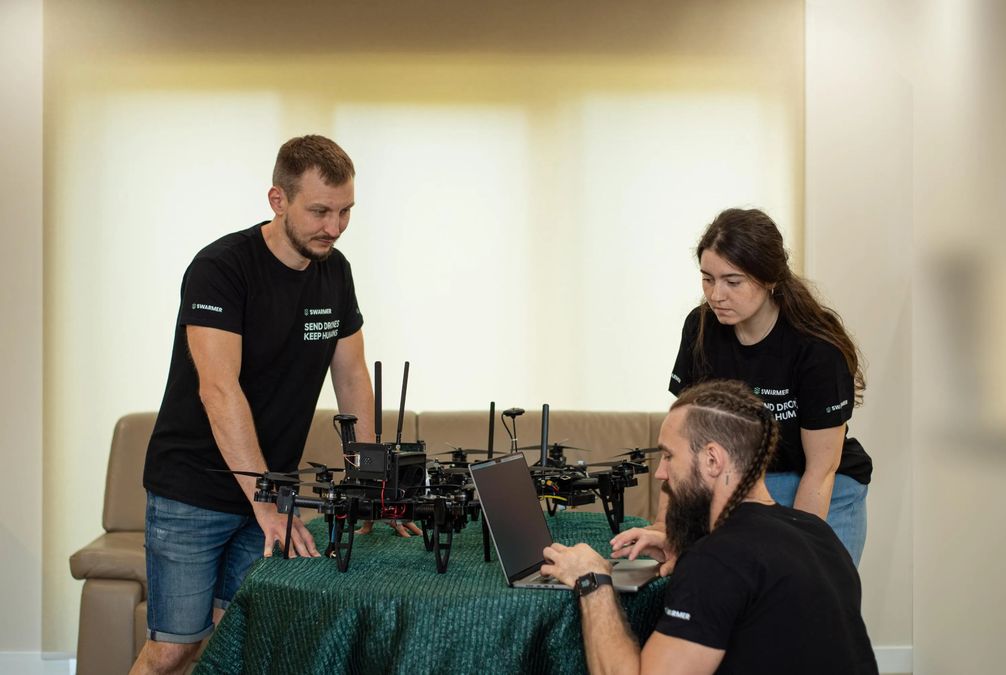 Український стартап "роїв дронів" Swarmer заходить у Японію: що відомо …