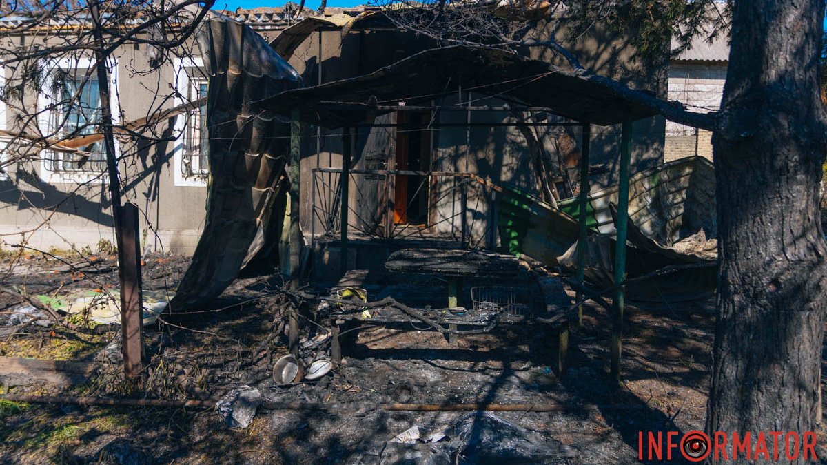 Уламки від дрона та наслідки пожежі: фоторепортаж Інформатора, як росіяни …