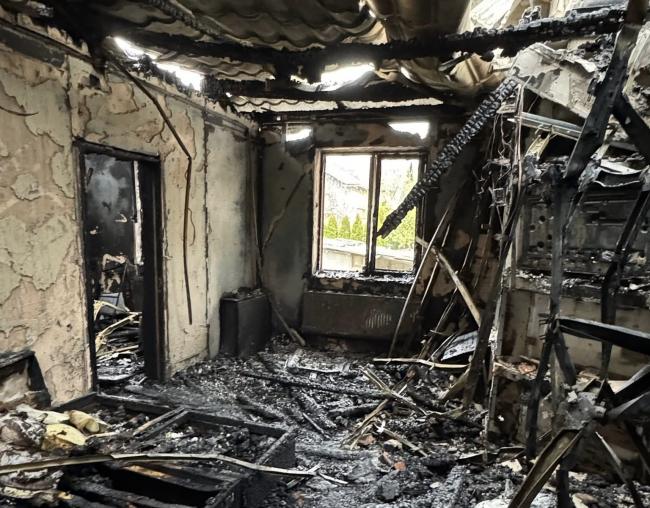 Унаслідок обстрілу Рівного згорів будинок сім'ї волонтерів