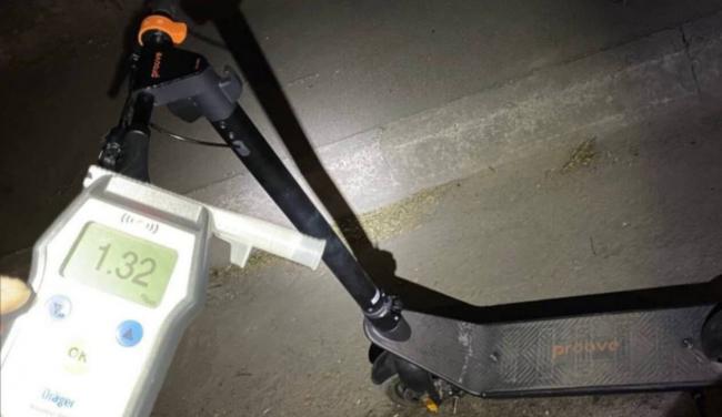 Уночі в Рівному патрульні зупинили п'яну водійку електросамоката