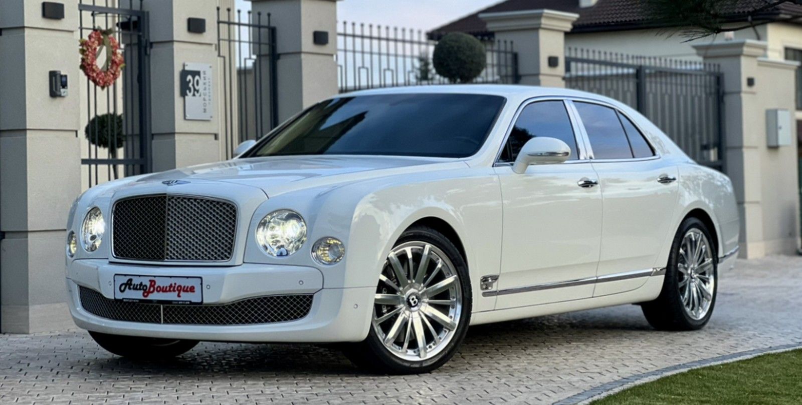 Унікальний Bentley Mulsanne продають в Україні за чверть мільйона доларів