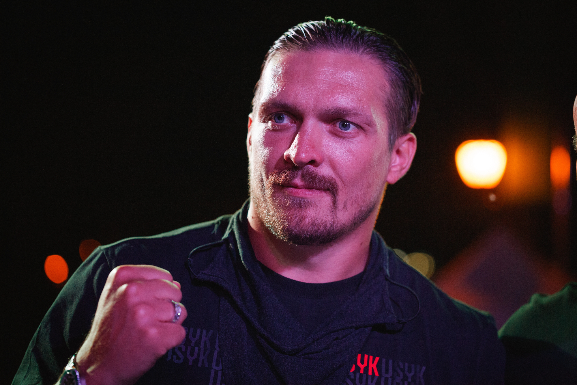 Усик здобув перемогу над Верхувеном у бою за чемпіонські титули