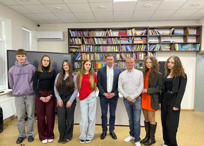 У Ірпені вітали учнів, які отримали «срібло» на світовому фіналі …